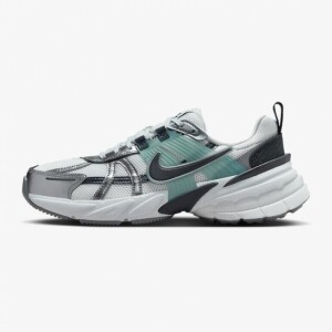 나이키 V2K 런 서밋 화이트 메탈릭 쿨 그레이 HQ3484-121